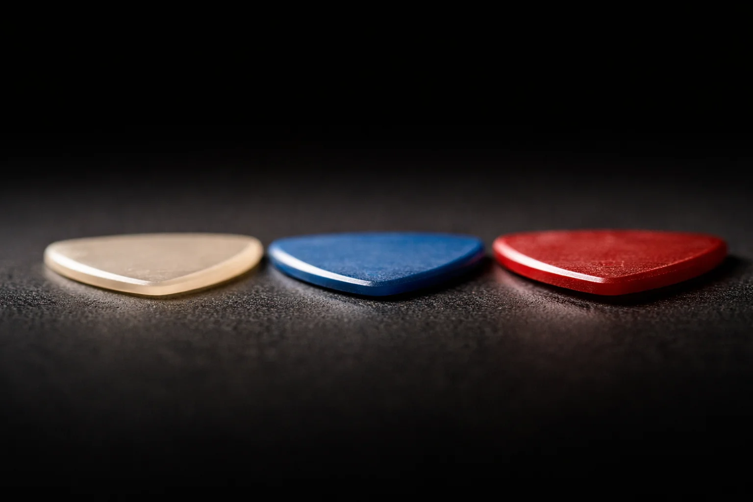 本文中:ピックの厚さによる違いセクション